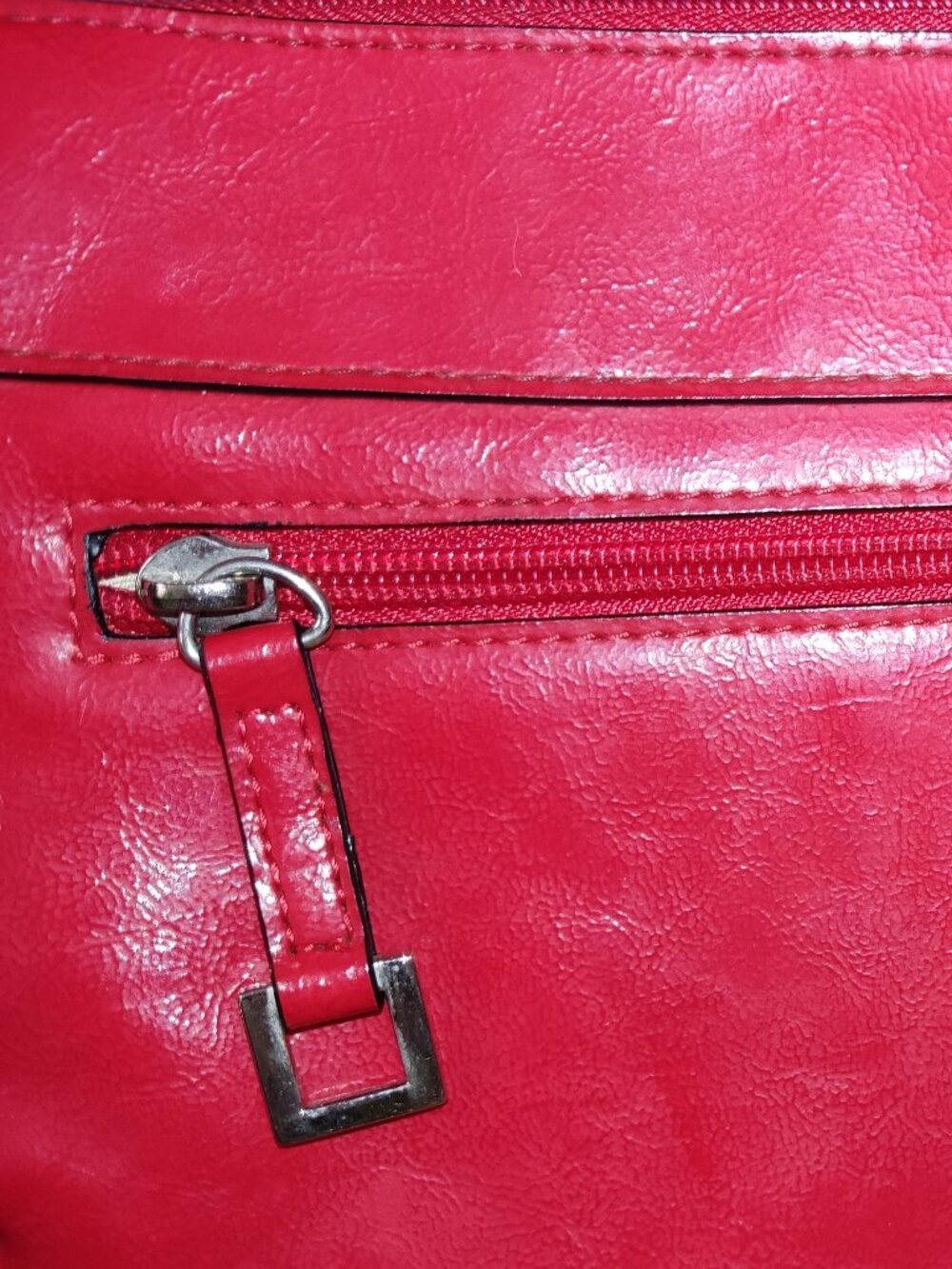Guess Red Purse - Picture 5 of 16
